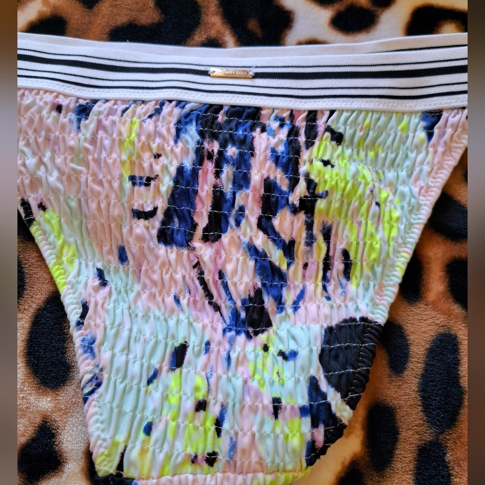 Victoria Secret Bikini Set - Picture 5 of 12